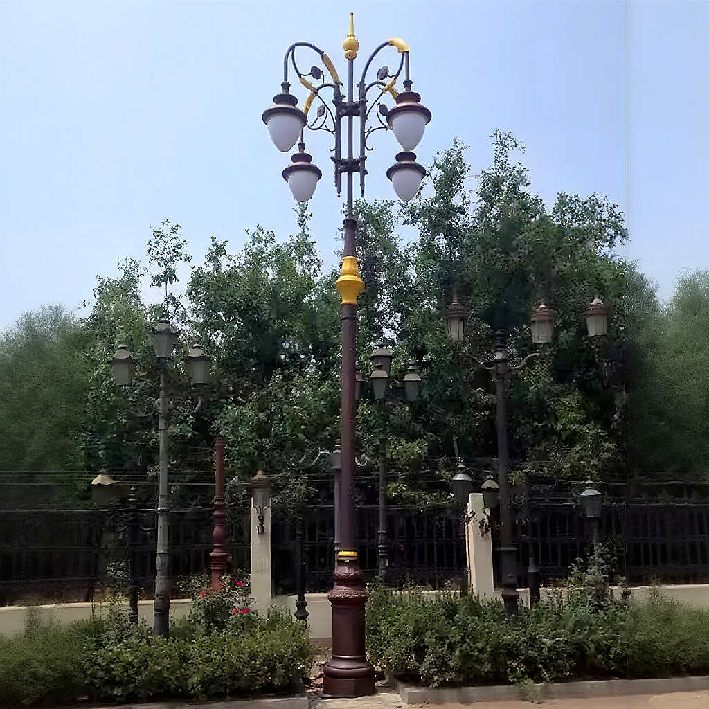 Classical Elegance Illuminated: 7.8m Decorative Cast Iron Street Light Pole for European-Style Commercial Districts