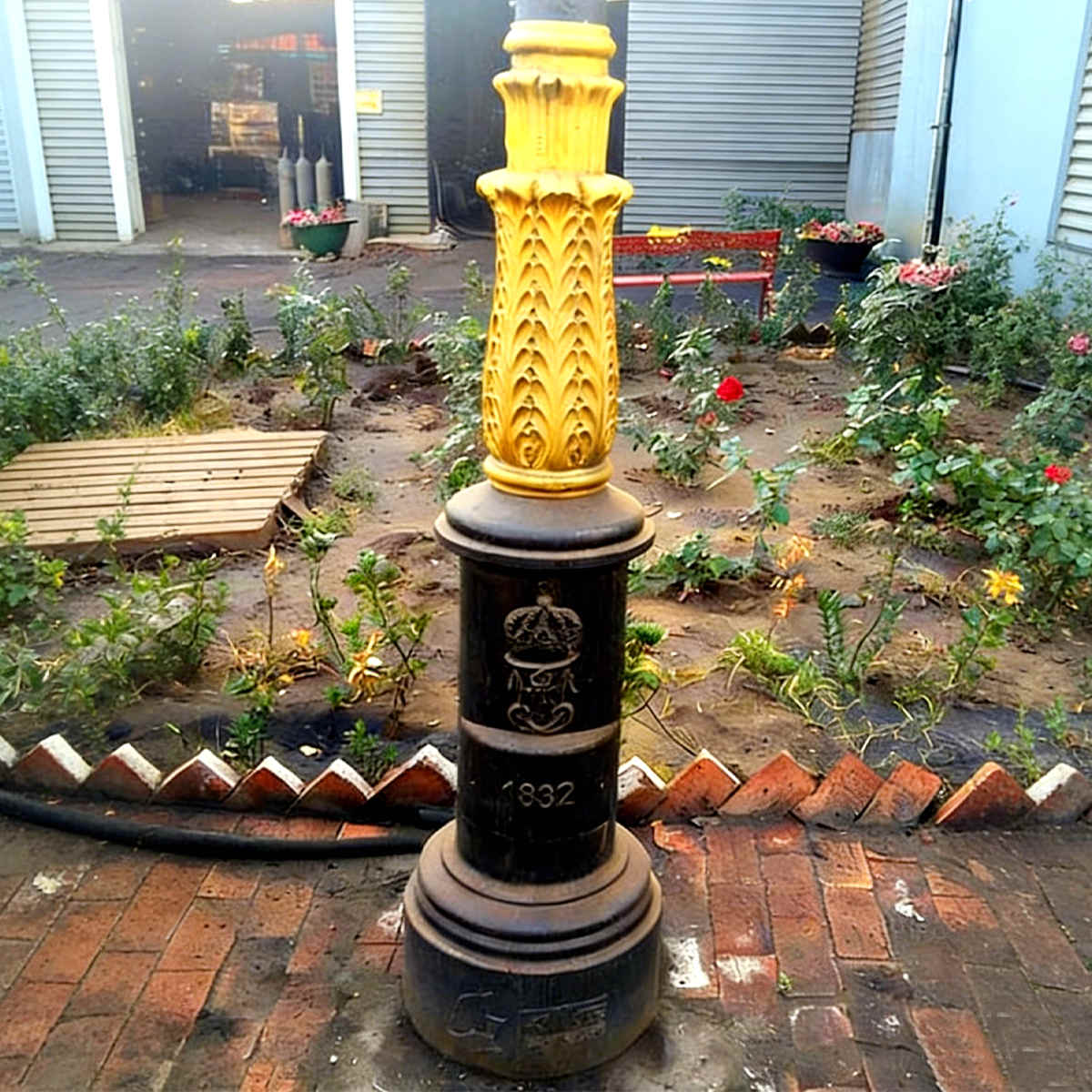 Antique Street Lamp Post: A Victorian Cast Iron Light Pole for Timeless Elegance