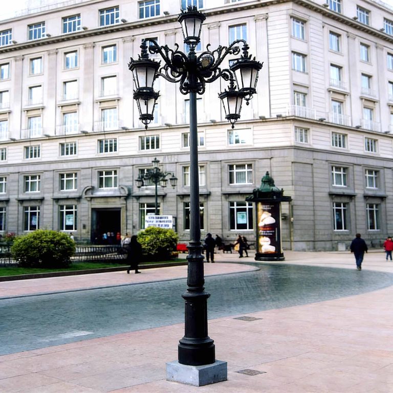 Outdoor Lamp Posts Illuminate Spanish Streets: A Case Study In Collaborative Excellence