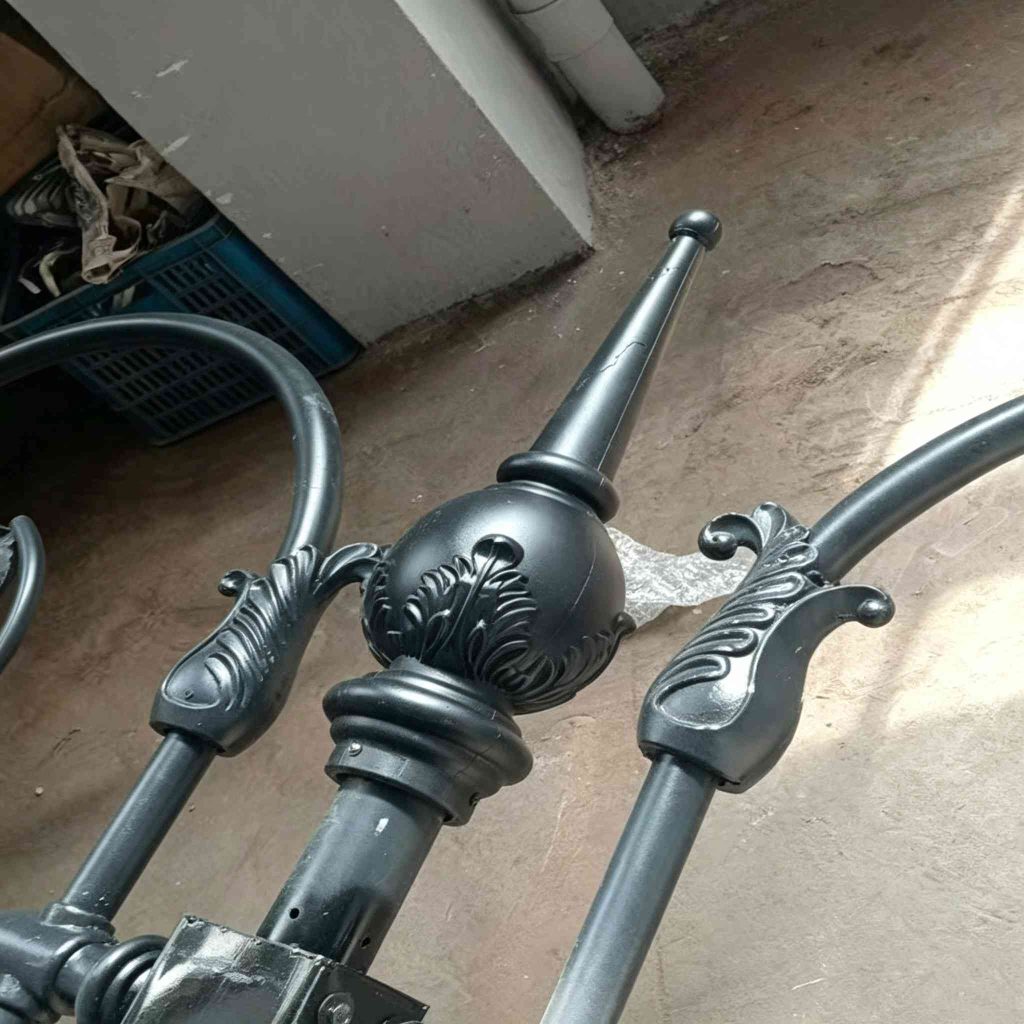 Hs L053 European Cast Iron Lamp Post – Industrial Outdoor Lighting