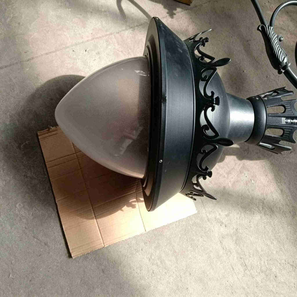 Hs L053 European Cast Iron Lamp Post – Industrial Outdoor Lighting